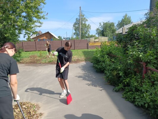 На трудовом посту: в Каменке стартовал студенческий отряд «Фаворит»