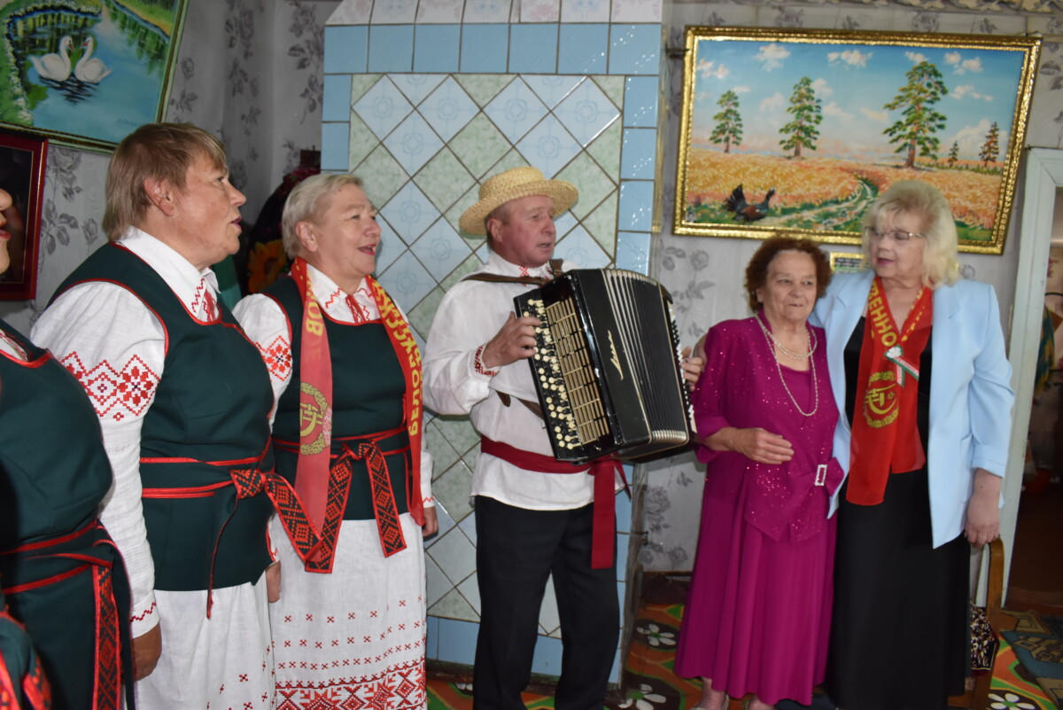 85-летний юбилей отметила ветеран труда из деревни Мартыновка Мария Роскач