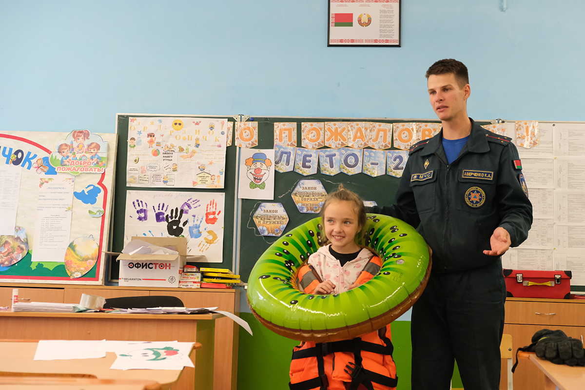Спасатели говорили с детьми о летних опасностях