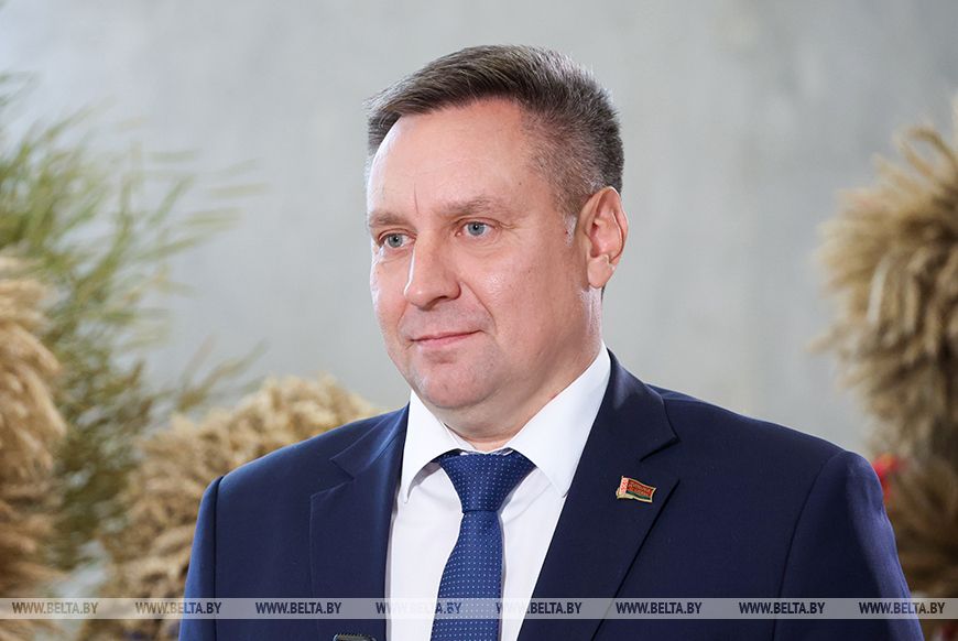 Виды на урожай, сев озимых и экспорт продовольствия. Лукашенко заслушал доклад главы Минсельхозпрода