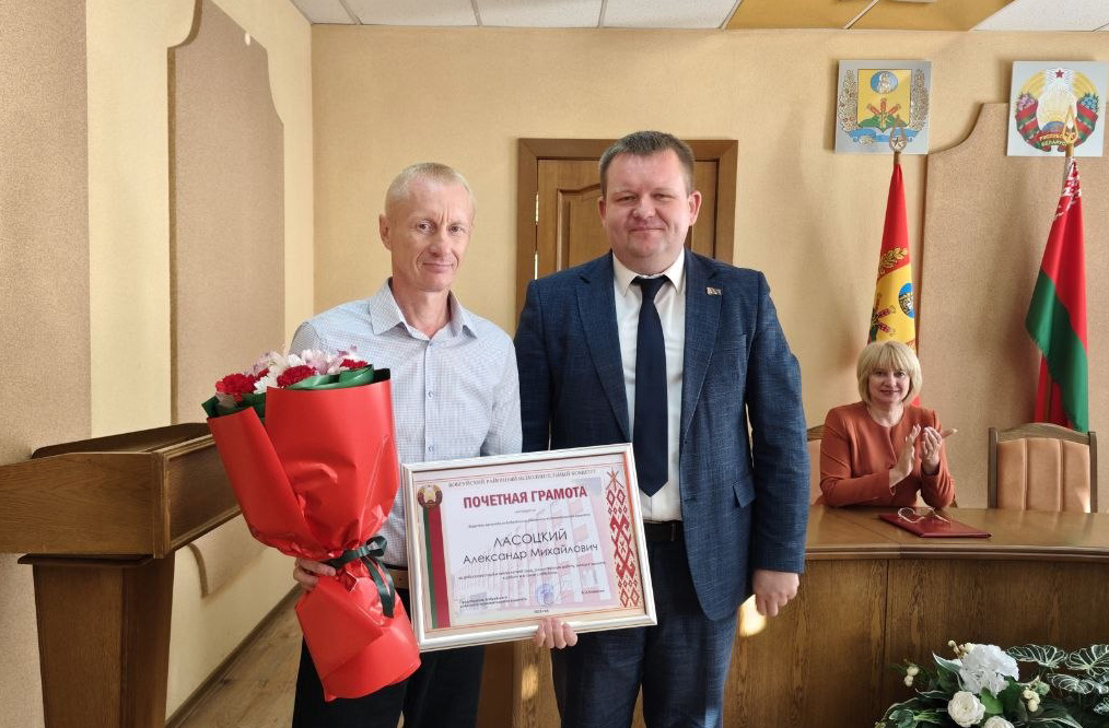 Александр Кавранин вручил Почетную грамоту за образцовое выполнение служебных обязанностей